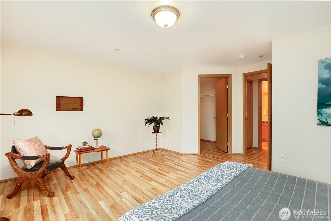 11915 Roseberg Avenue S Unit: 204