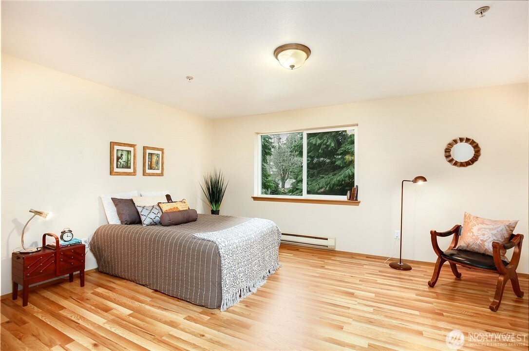 11915 Roseberg Avenue S Unit: 204