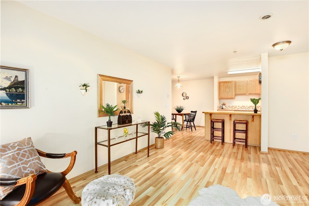 11915 Roseberg Avenue S Unit: 204