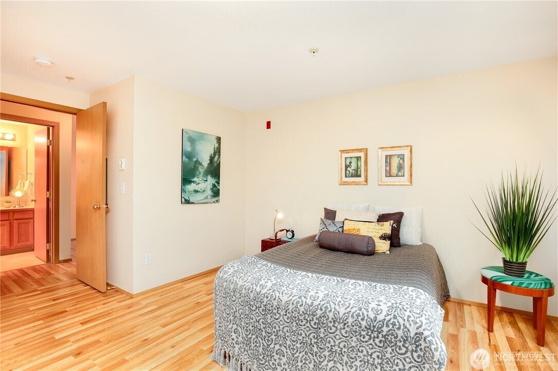 11915 Roseberg Avenue S Unit: 204