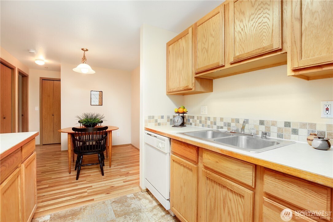 11915 Roseberg Avenue S Unit: 204