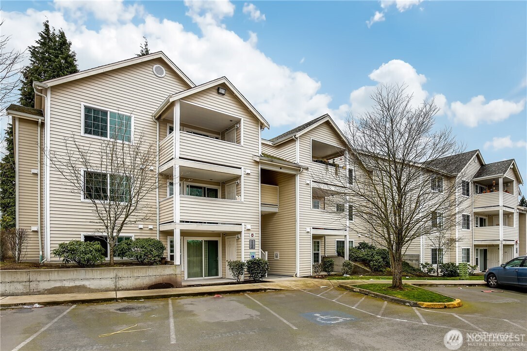 11915 Roseberg Avenue S Unit: 204