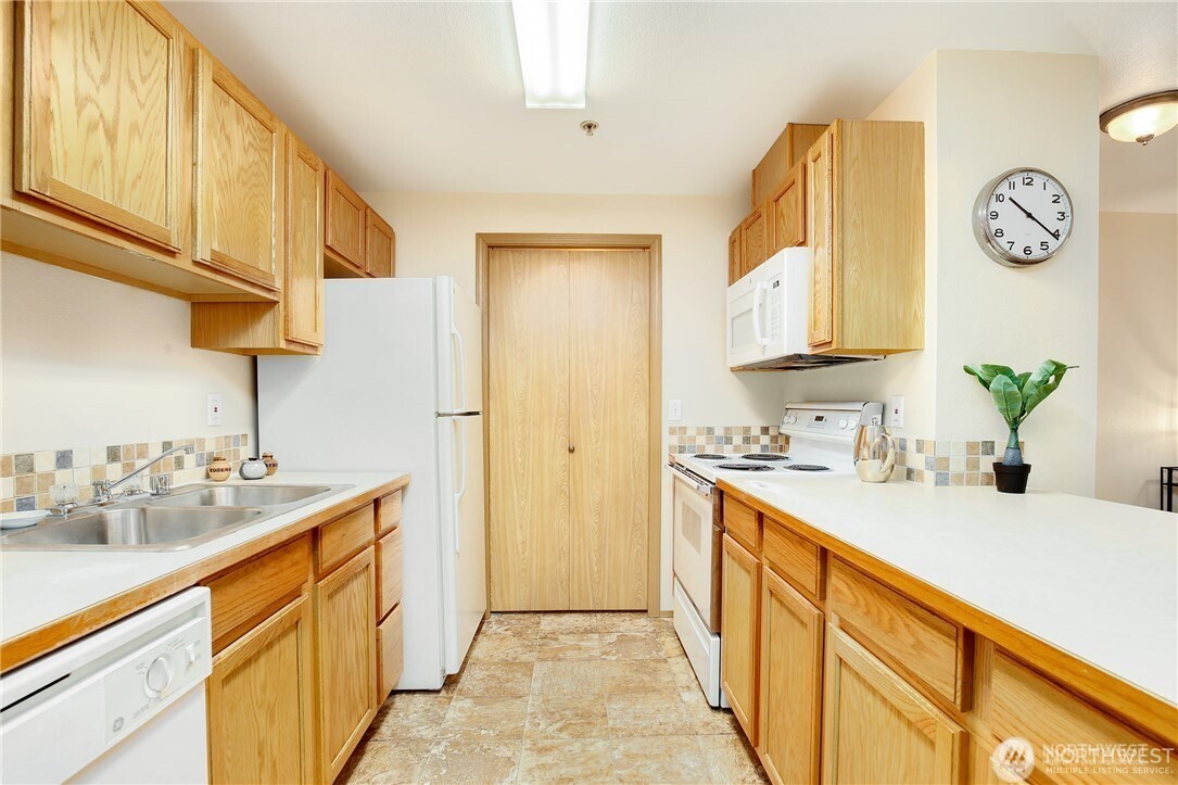11915 Roseberg Avenue S Unit: 204