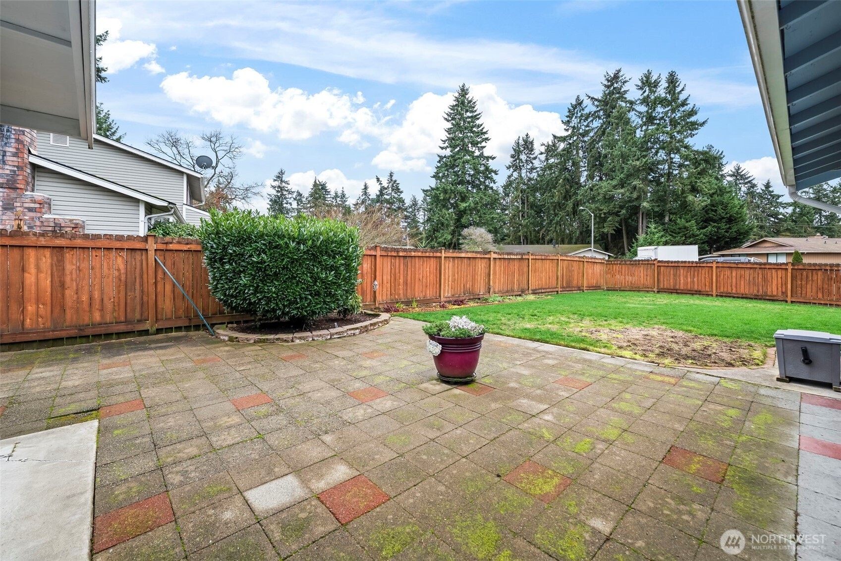 15825 93rd Avenue E