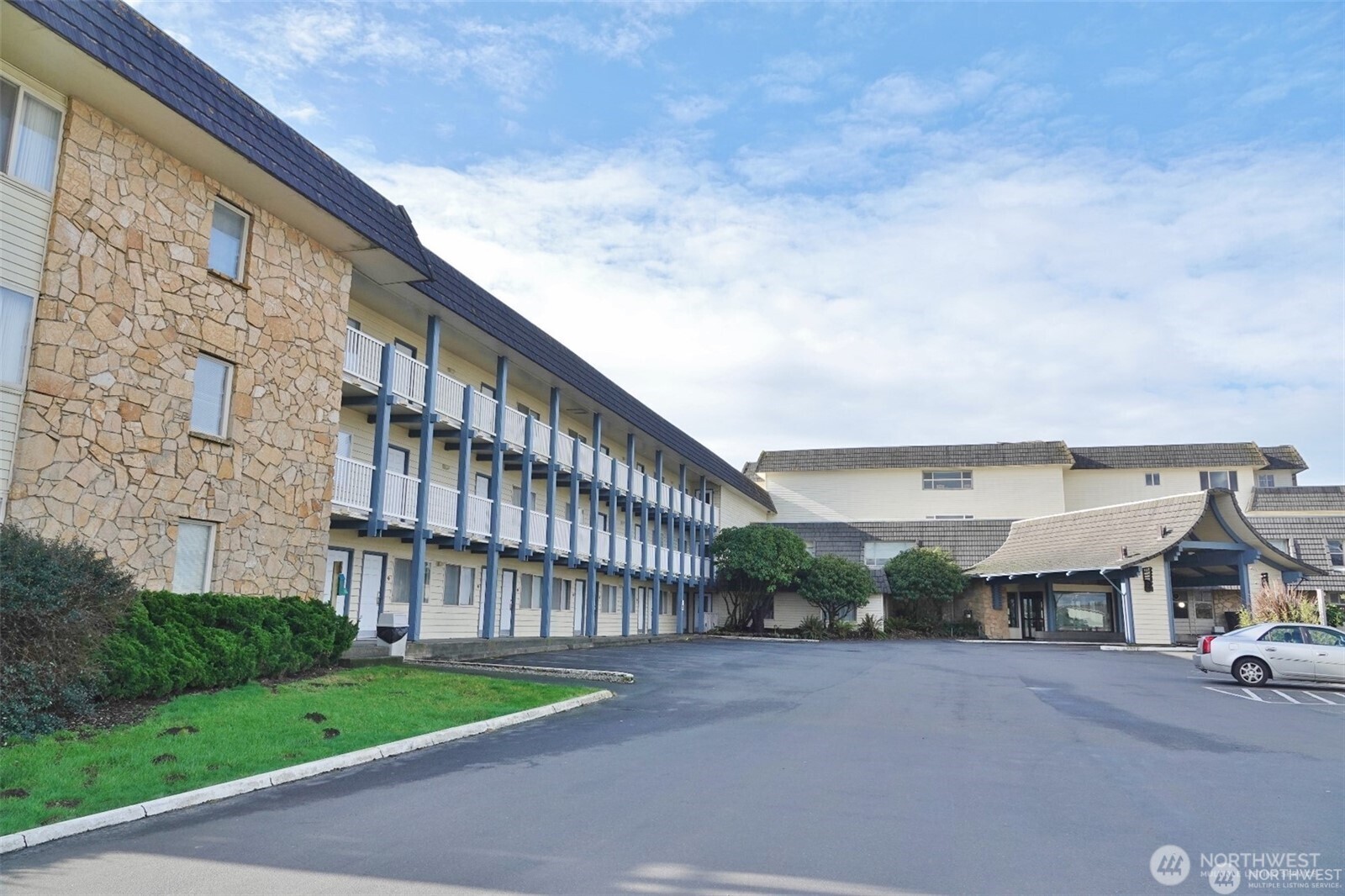 615 Ocean Shores Boulevard NW Unit: 319