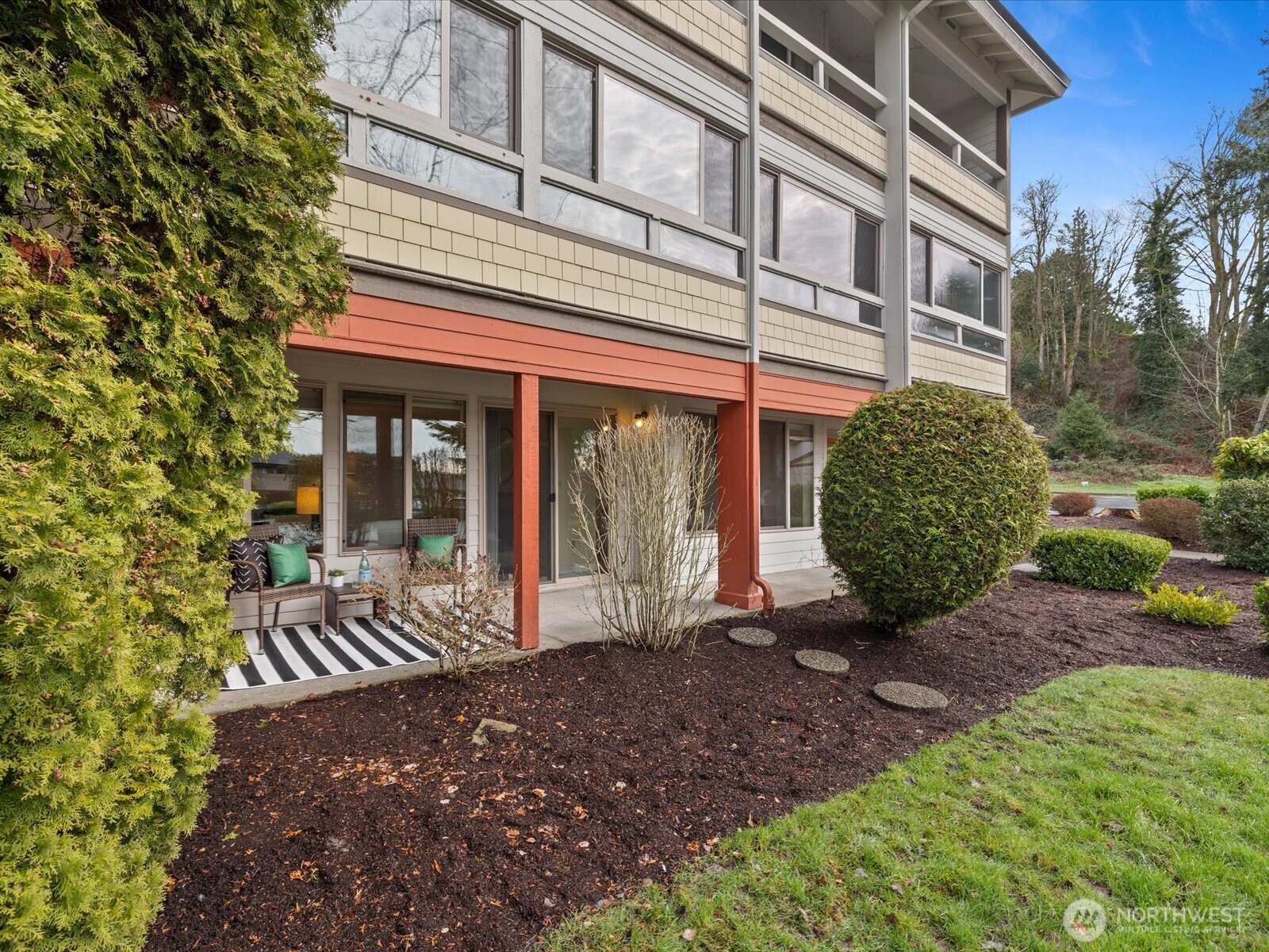 23405 Lakeview Drive Unit: H106