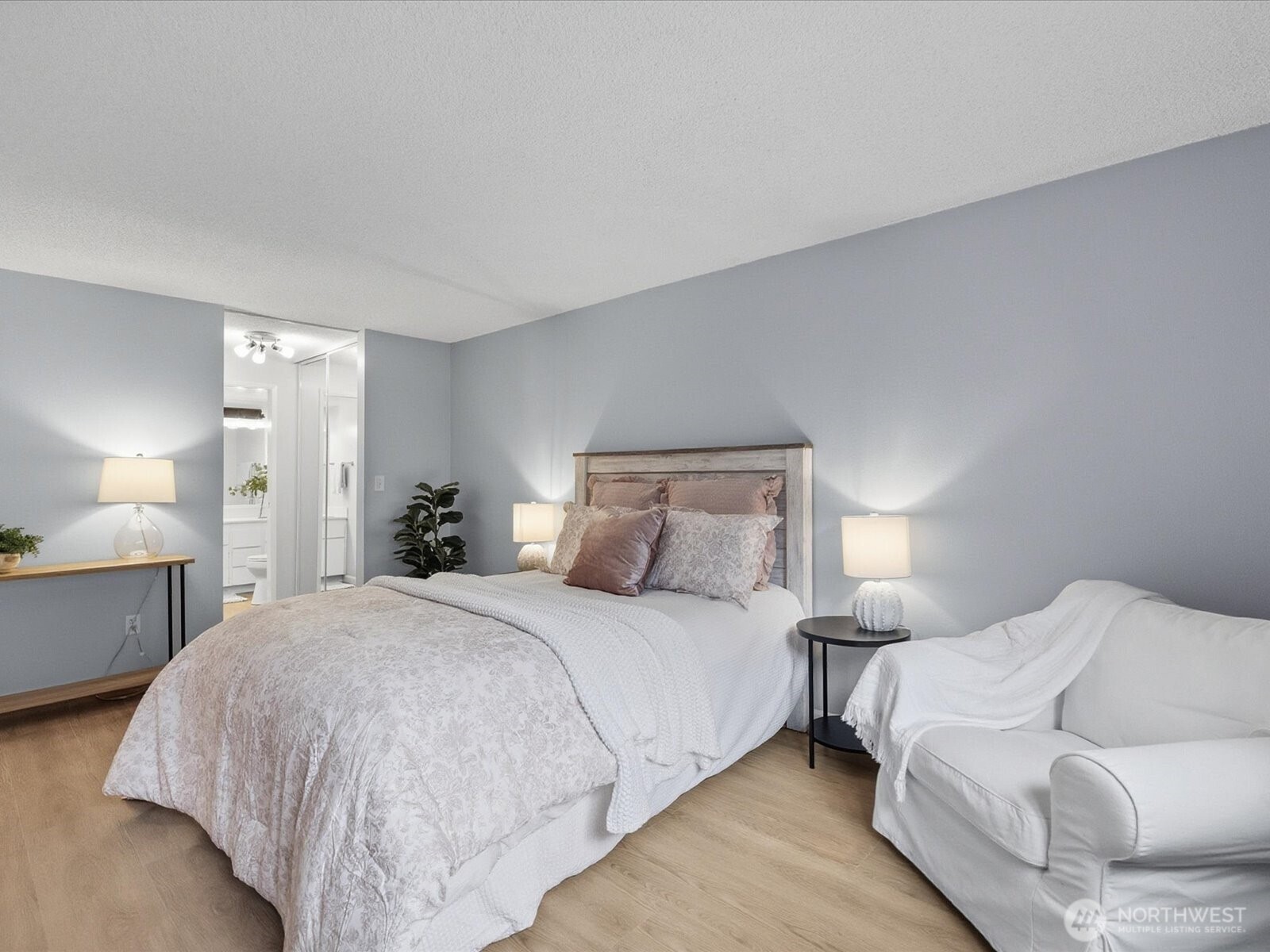 23405 Lakeview Drive Unit: H106