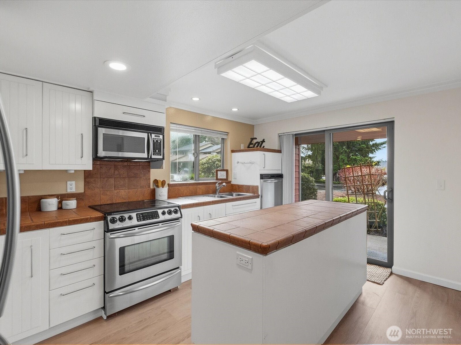 23405 Lakeview Drive Unit: H106