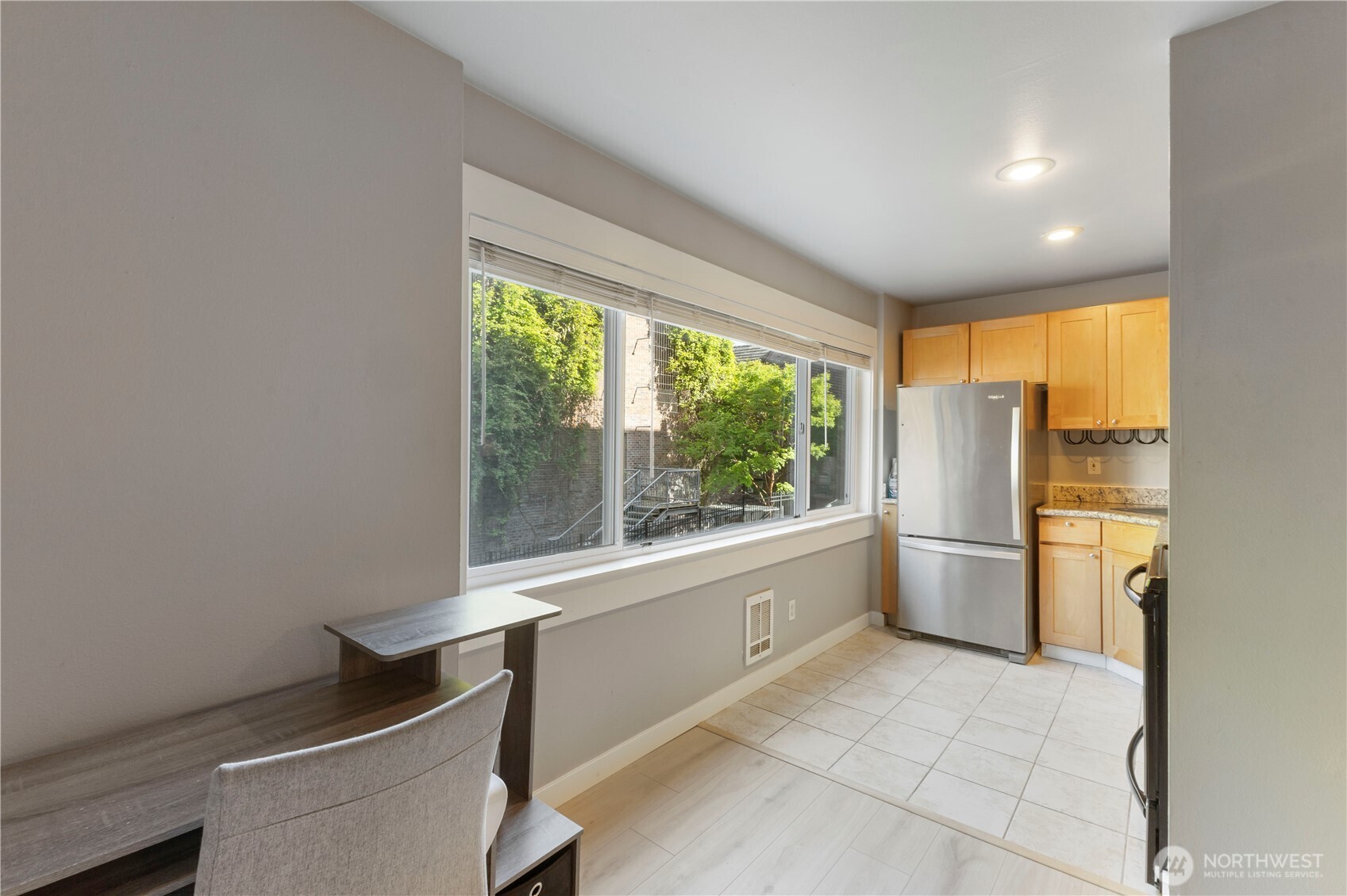 705 E Republican Street Unit: 207