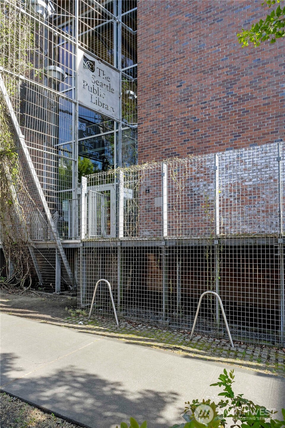 705 E Republican Street Unit: 207