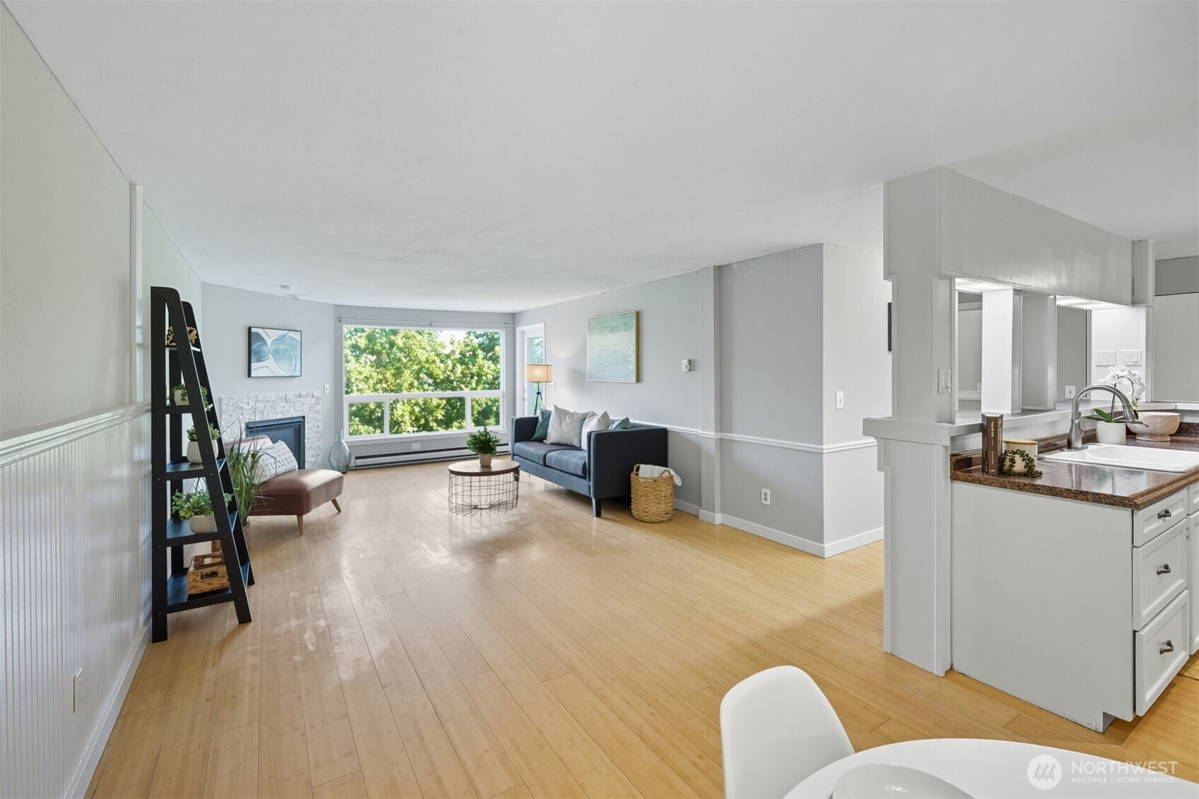 9416 1st Avenue NE Unit: 305