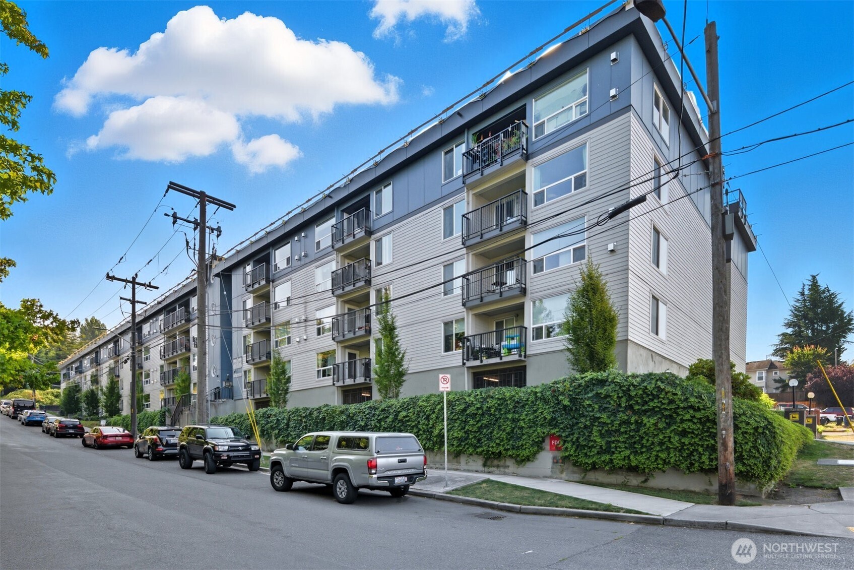 9416 1st Avenue NE Unit: 305