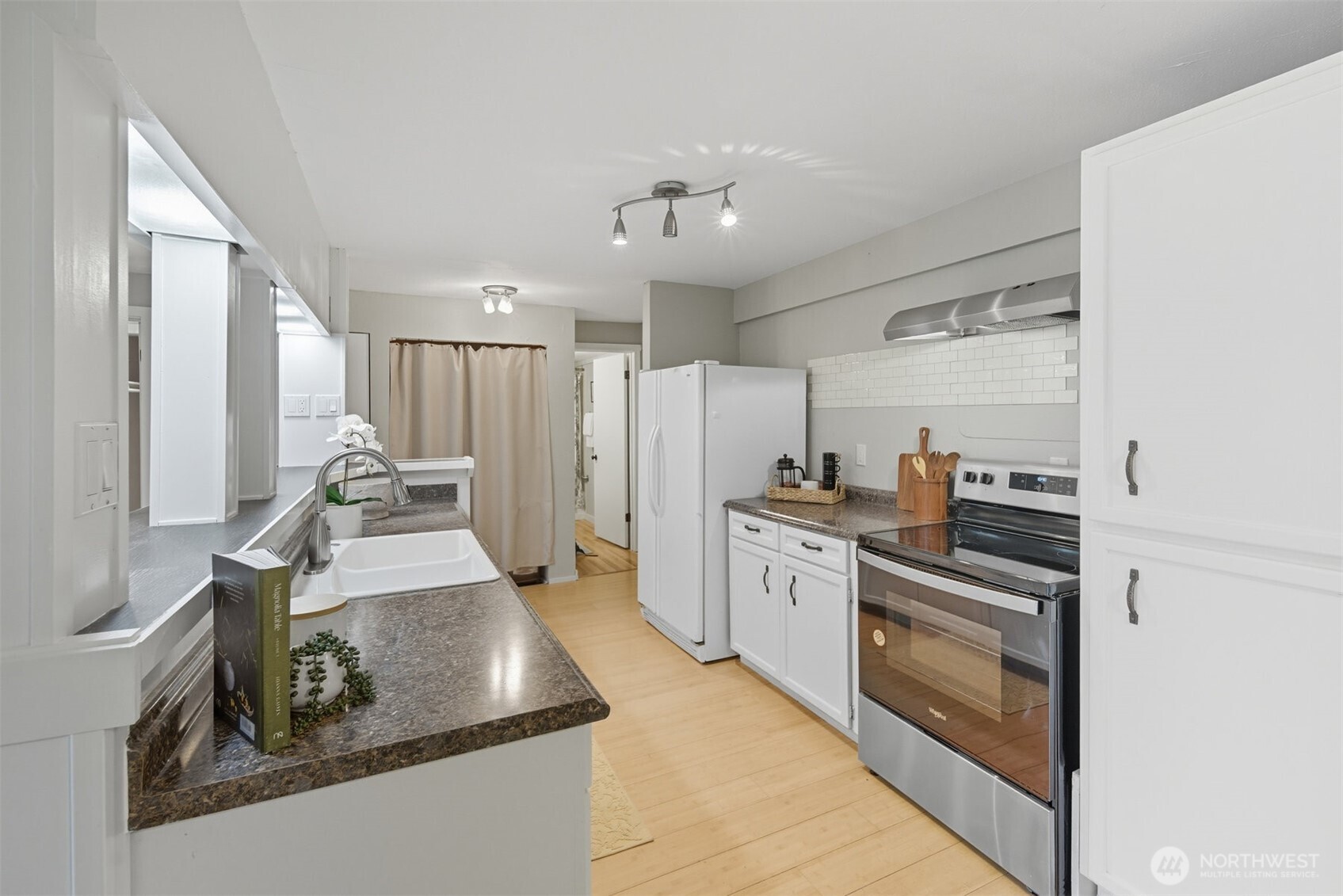9416 1st Avenue NE Unit: 305