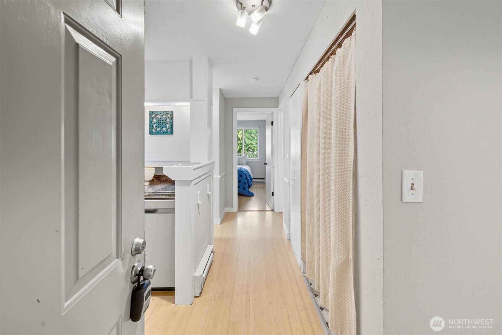 9416 1st Avenue NE Unit: 305