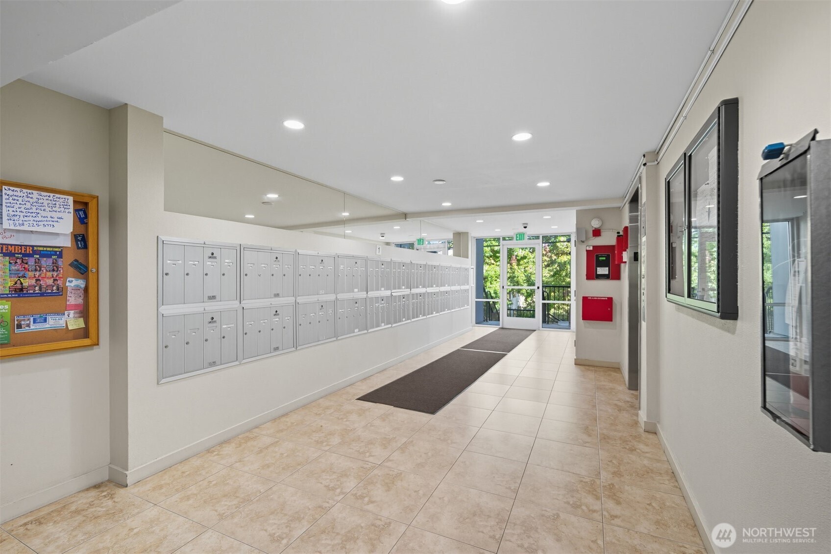9416 1st Avenue NE Unit: 305