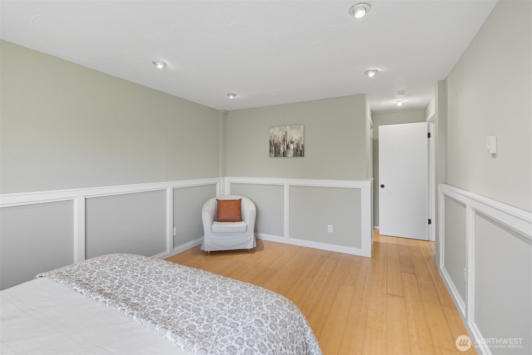 9416 1st Avenue NE Unit: 305