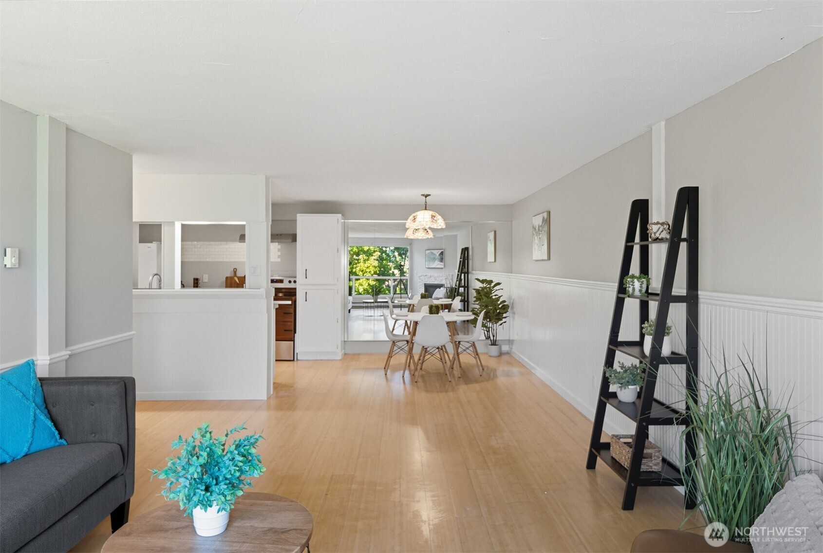 9416 1st Avenue NE Unit: 305