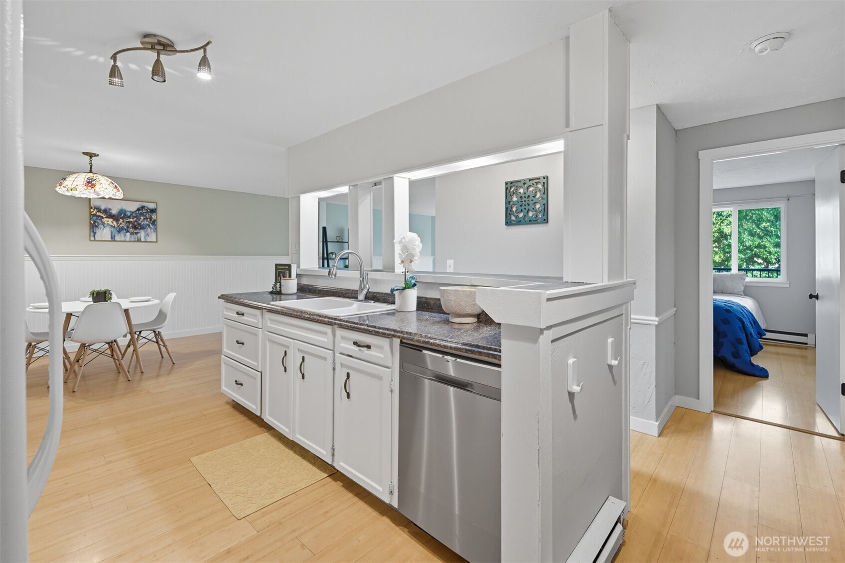 9416 1st Avenue NE Unit: 305