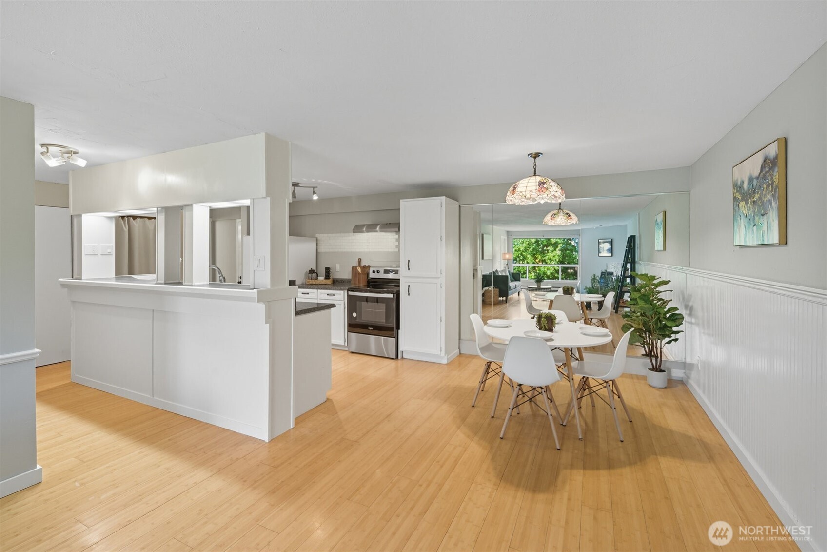 9416 1st Avenue NE Unit: 305