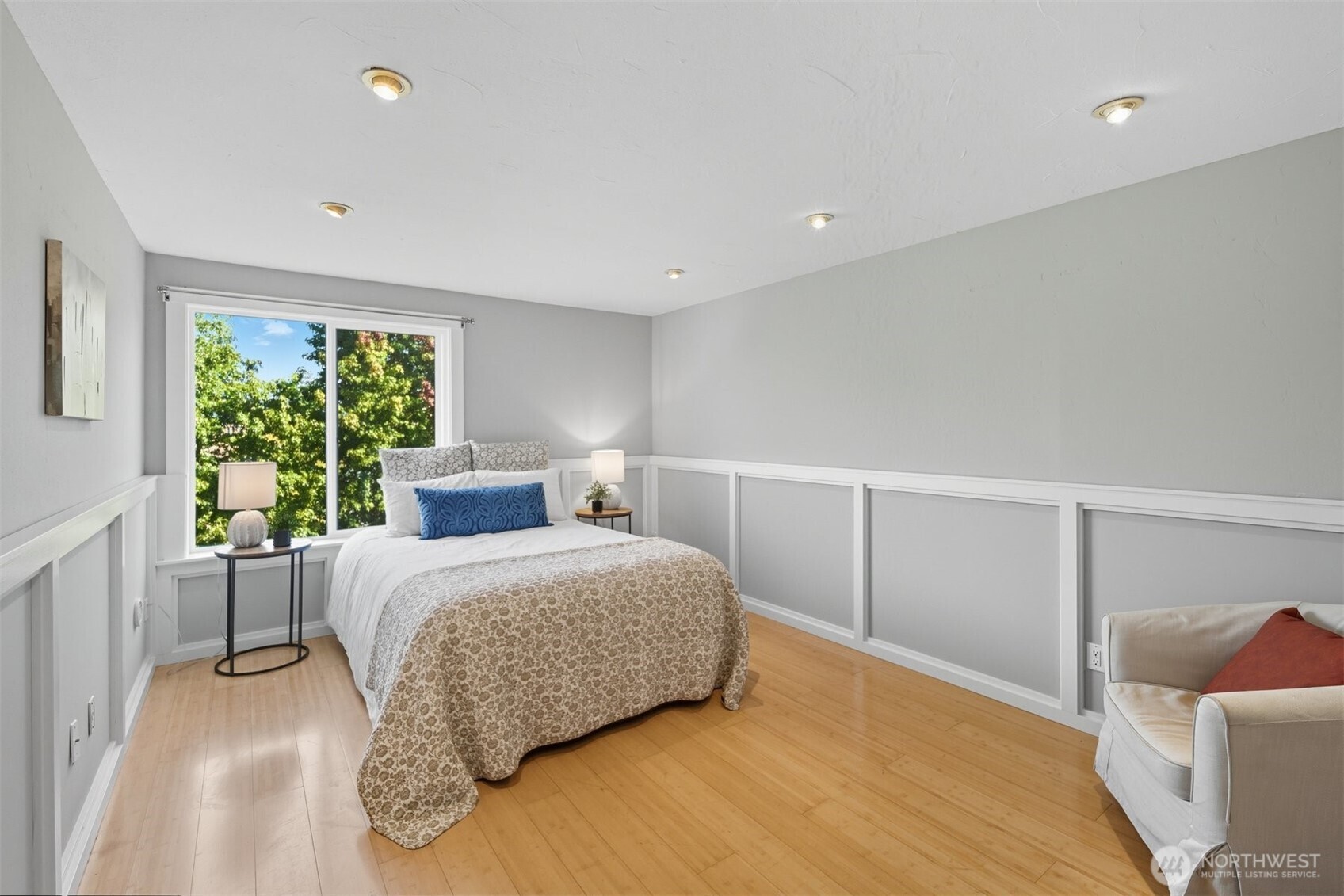 9416 1st Avenue NE Unit: 305