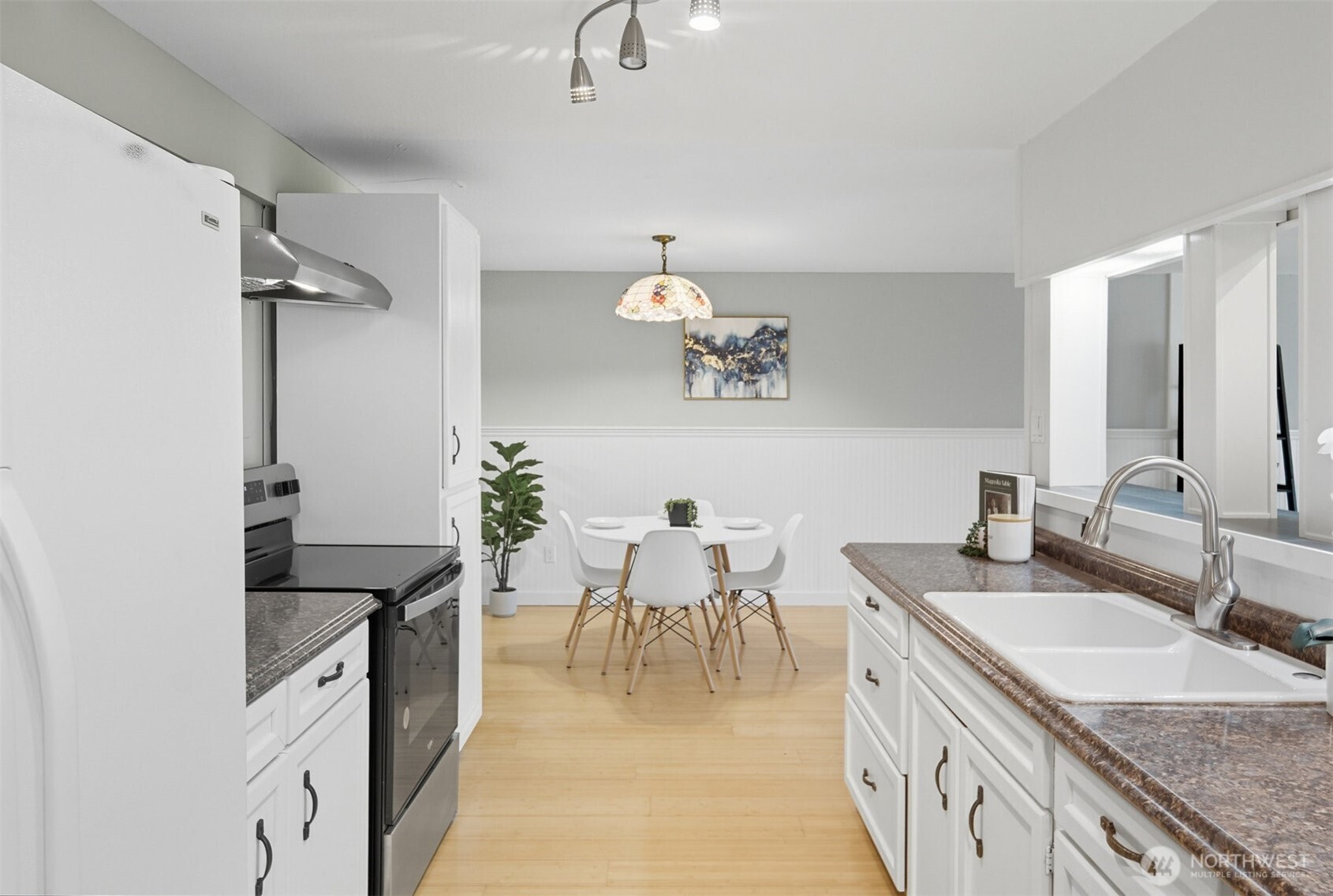 9416 1st Avenue NE Unit: 305