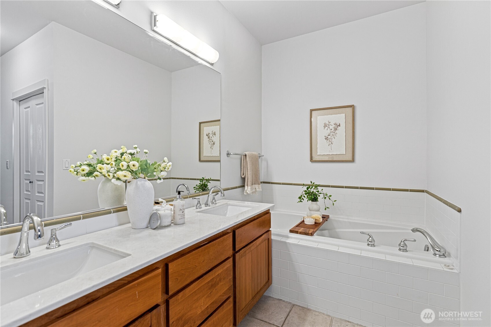 1900 alaskan way Unit: 108