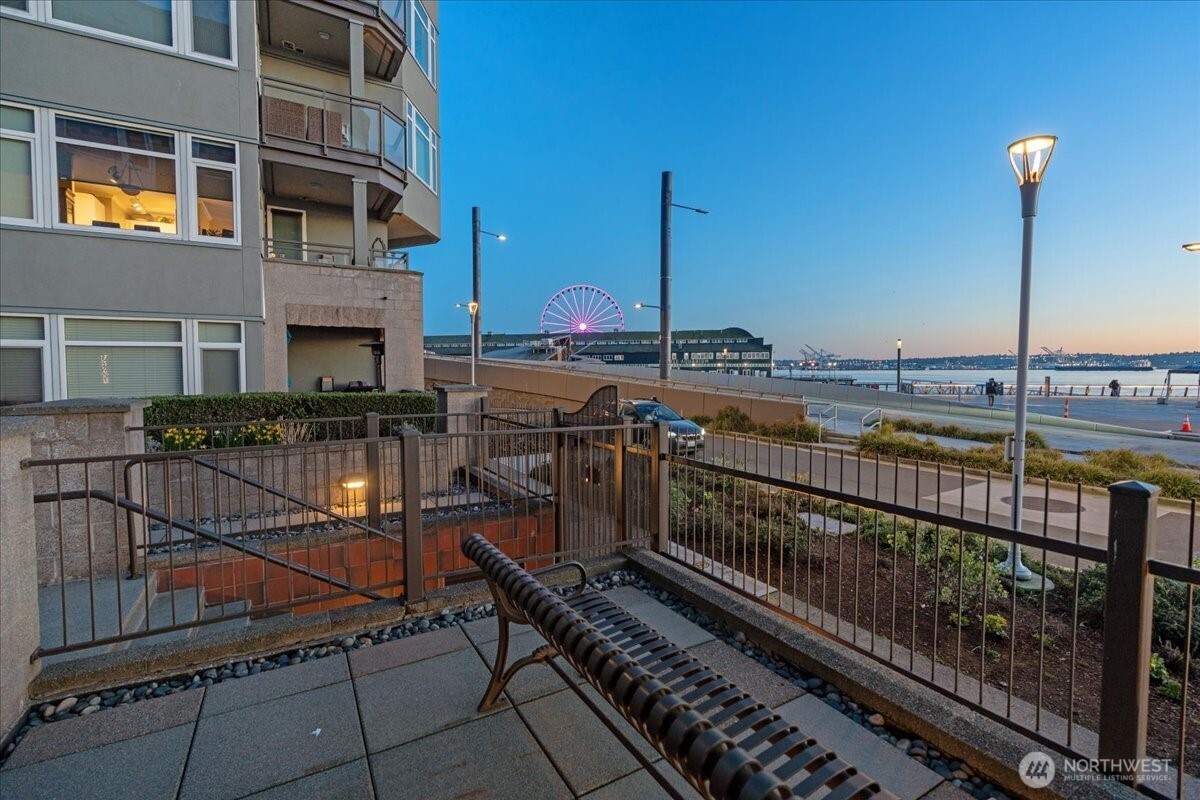 1900 alaskan way Unit: 108