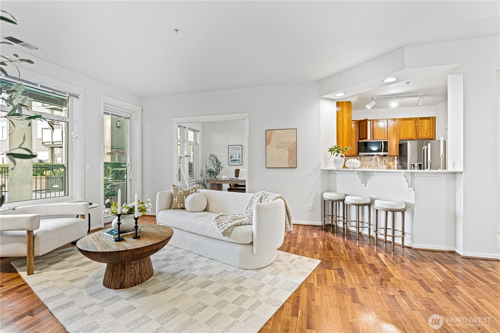 1900 alaskan way Unit: 108
