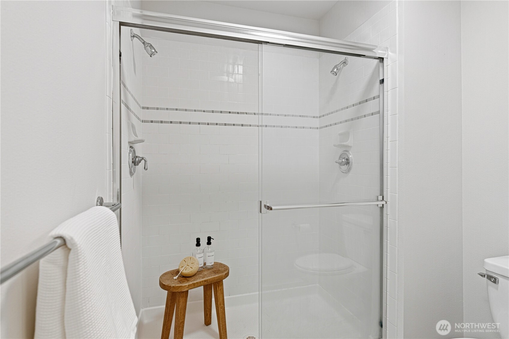 1900 alaskan way Unit: 108