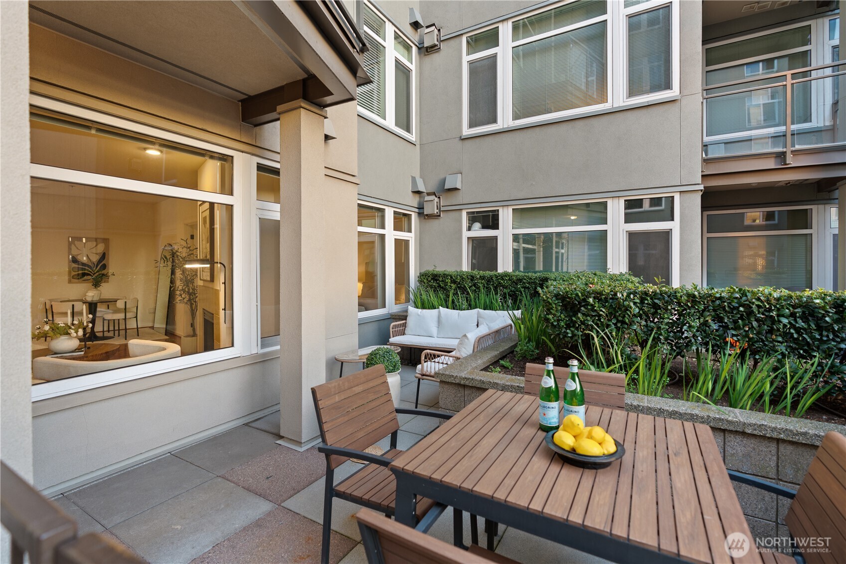 1900 alaskan way Unit: 108