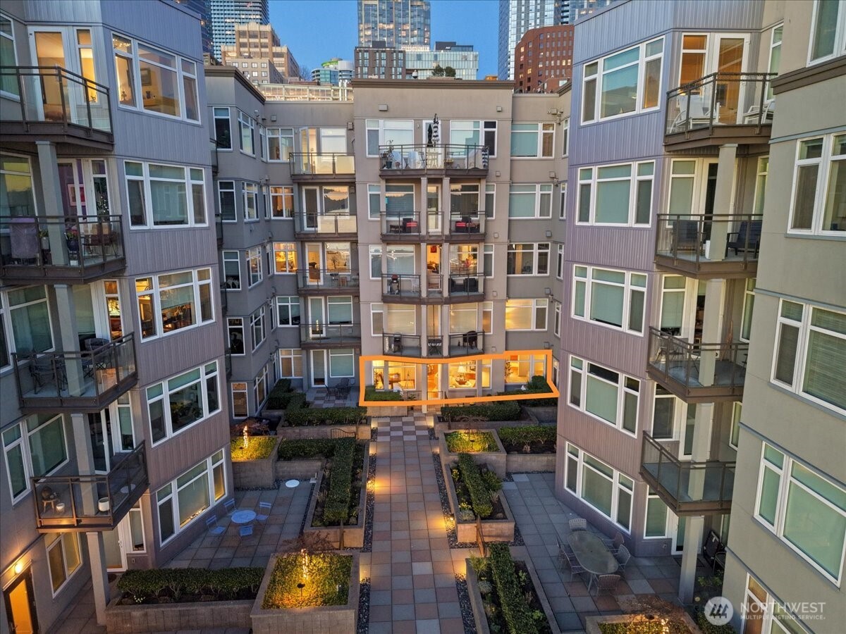 1900 alaskan way Unit: 108