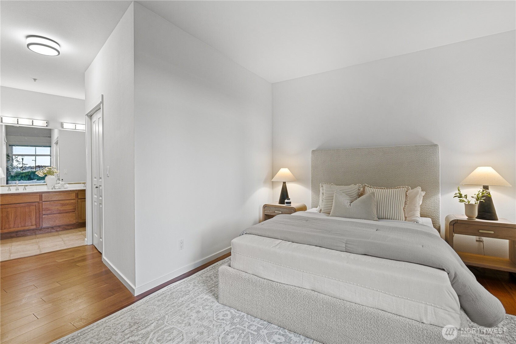 1900 alaskan way Unit: 108