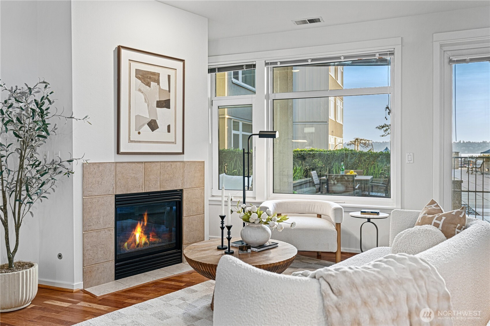 1900 alaskan way Unit: 108