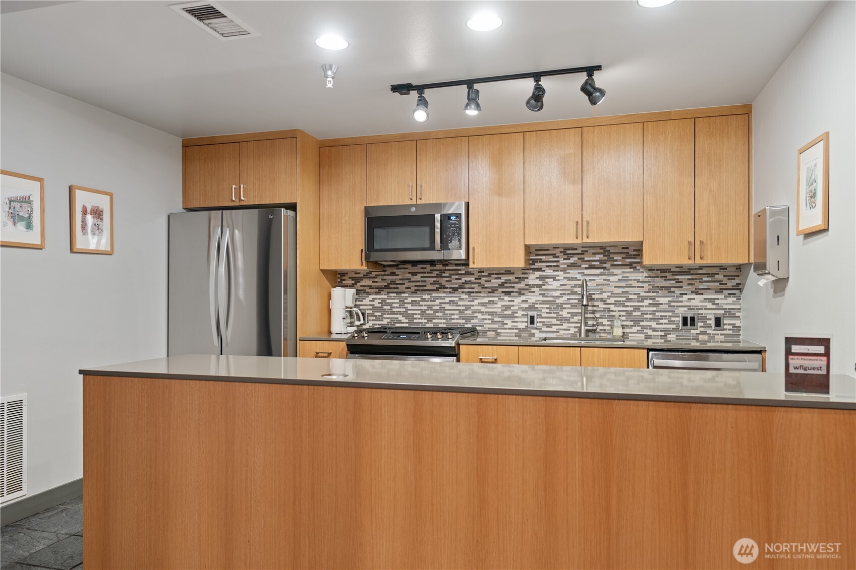 1900 alaskan way Unit: 108