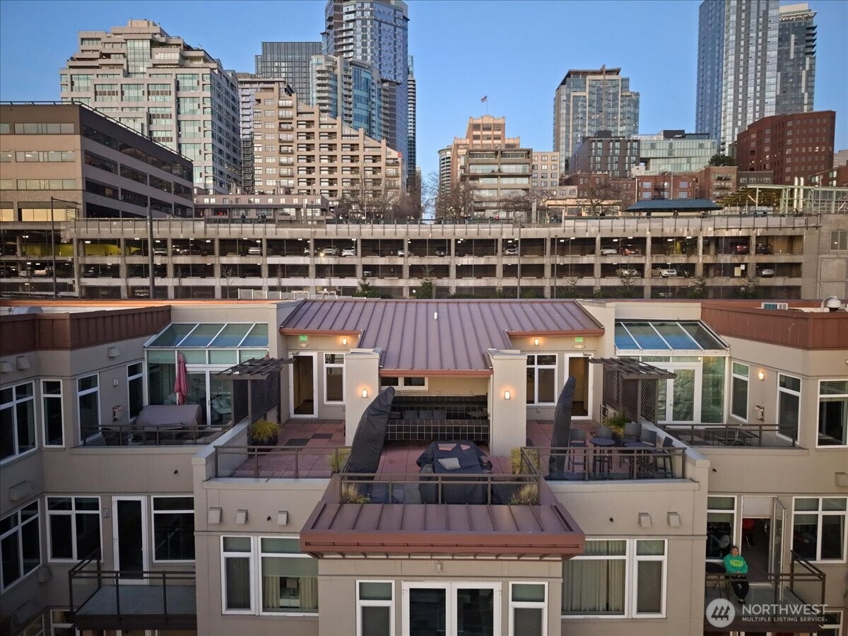 1900 alaskan way Unit: 108