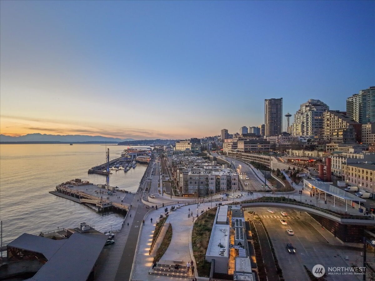 1900 alaskan way Unit: 108