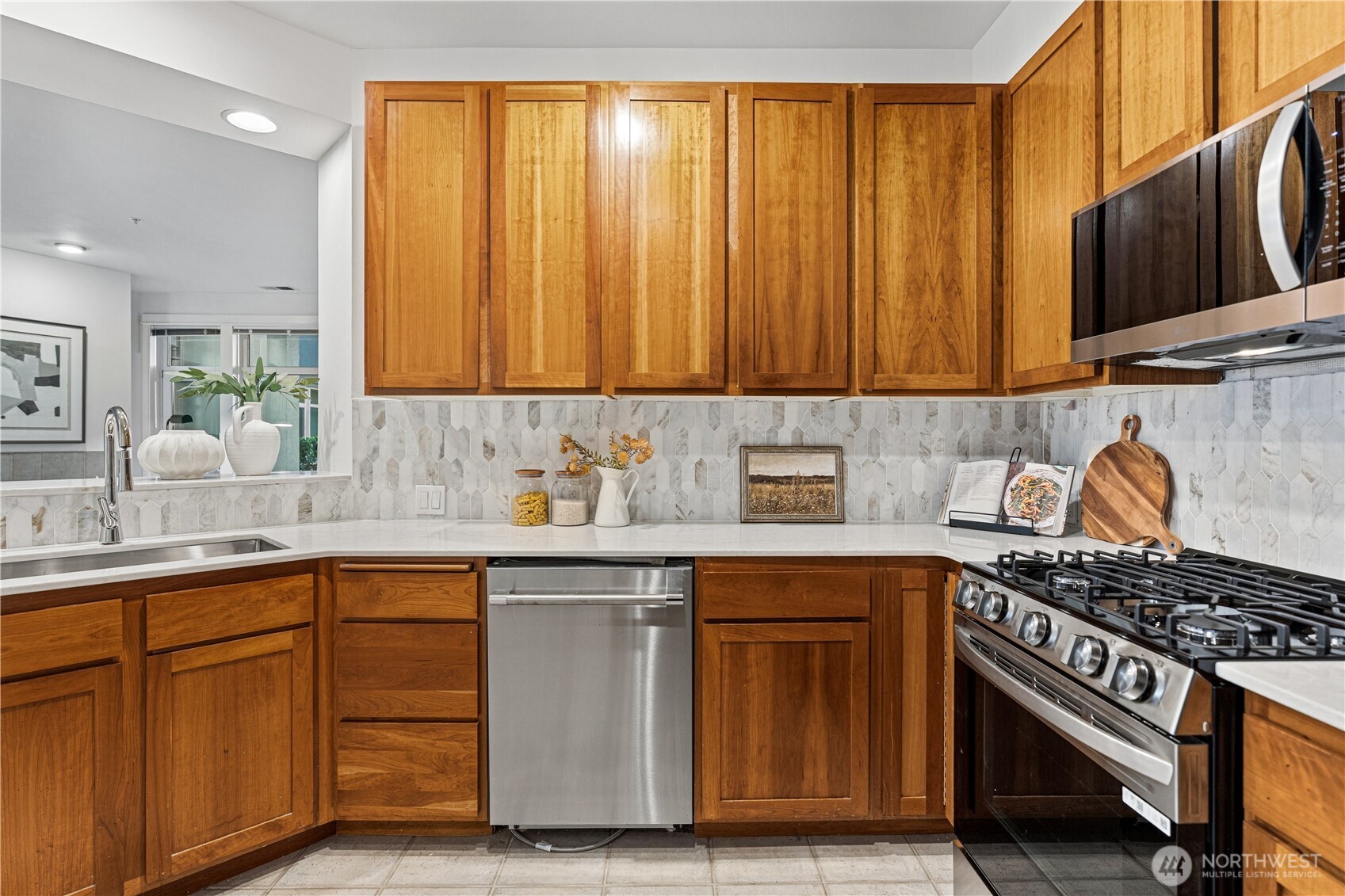 1900 alaskan way Unit: 108