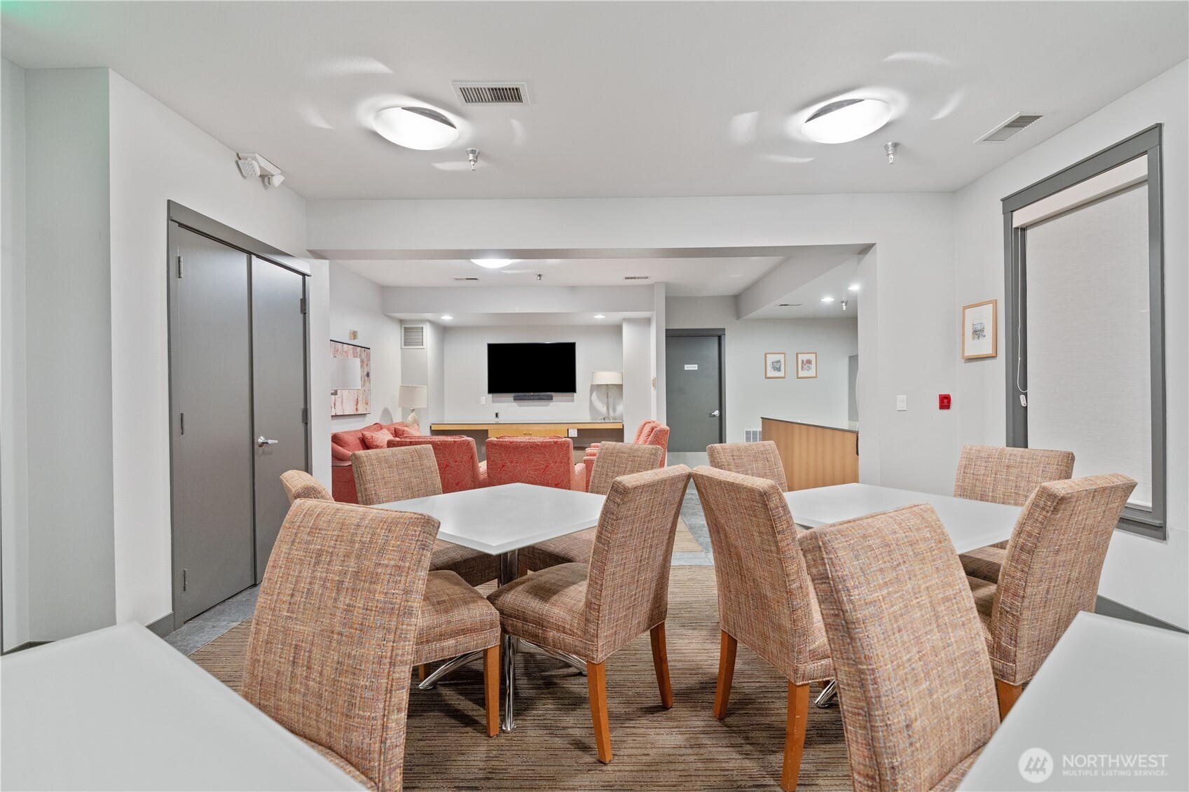 1900 alaskan way Unit: 108
