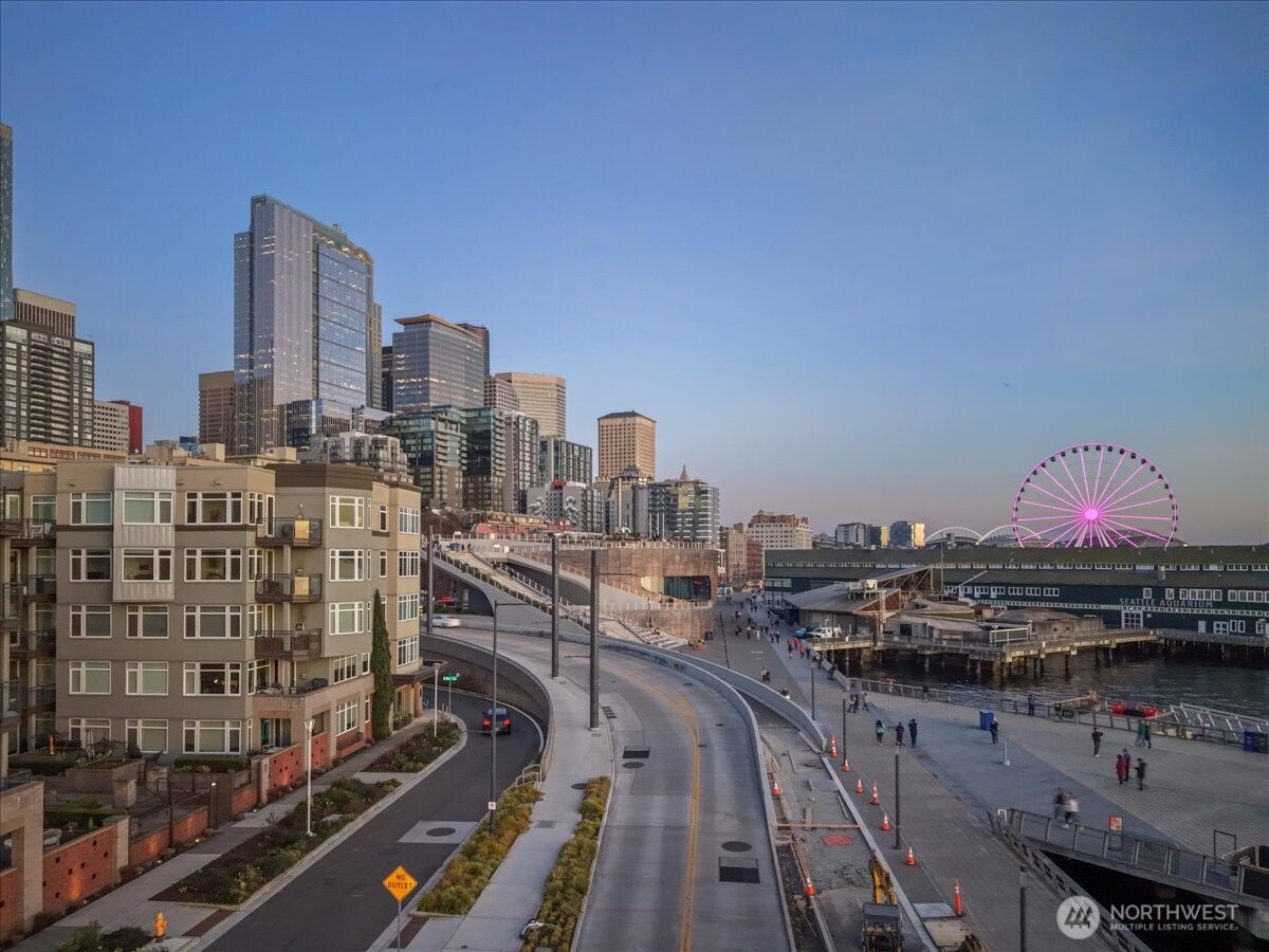 1900 alaskan way Unit: 108