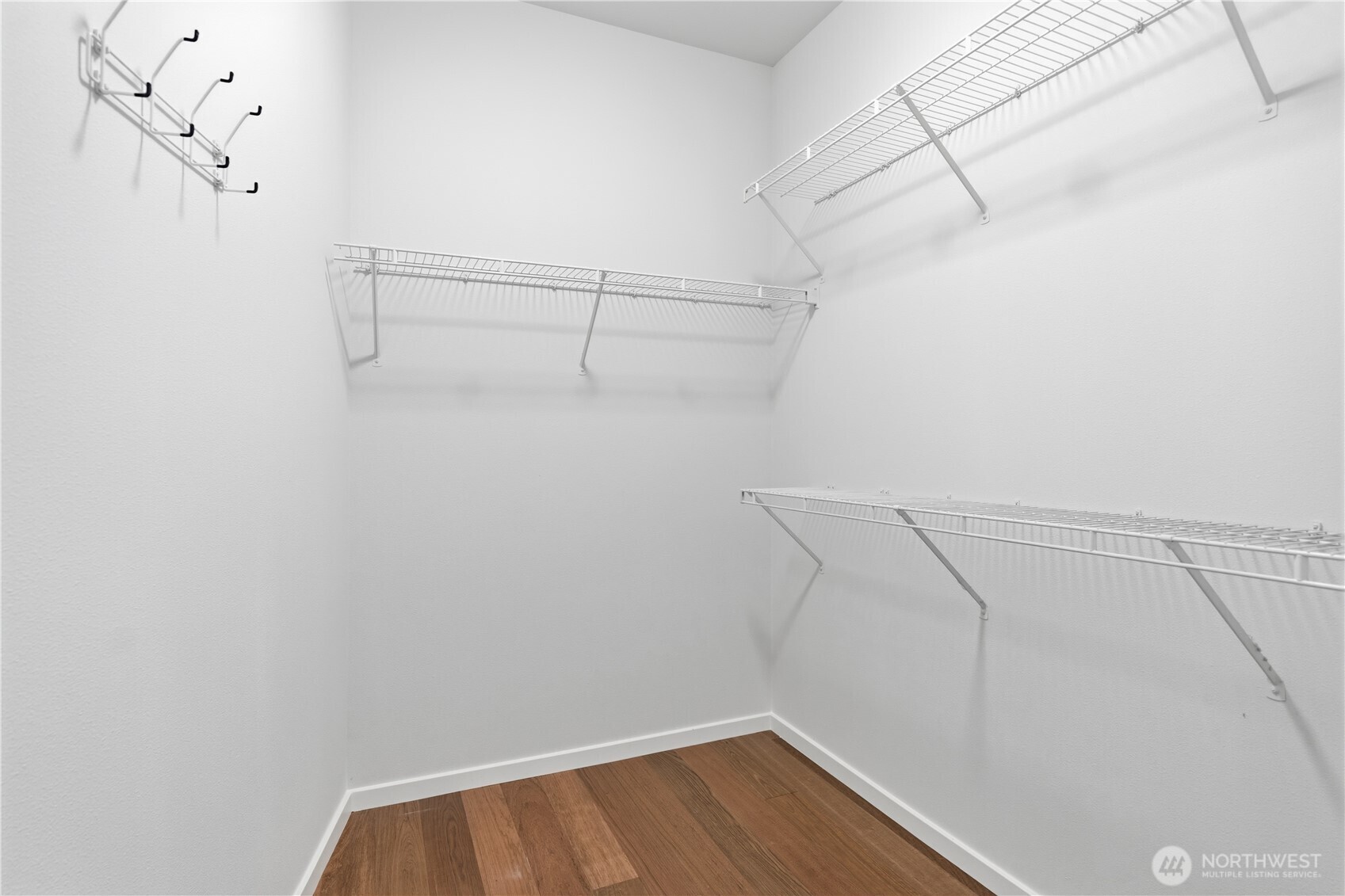 1900 alaskan way Unit: 108