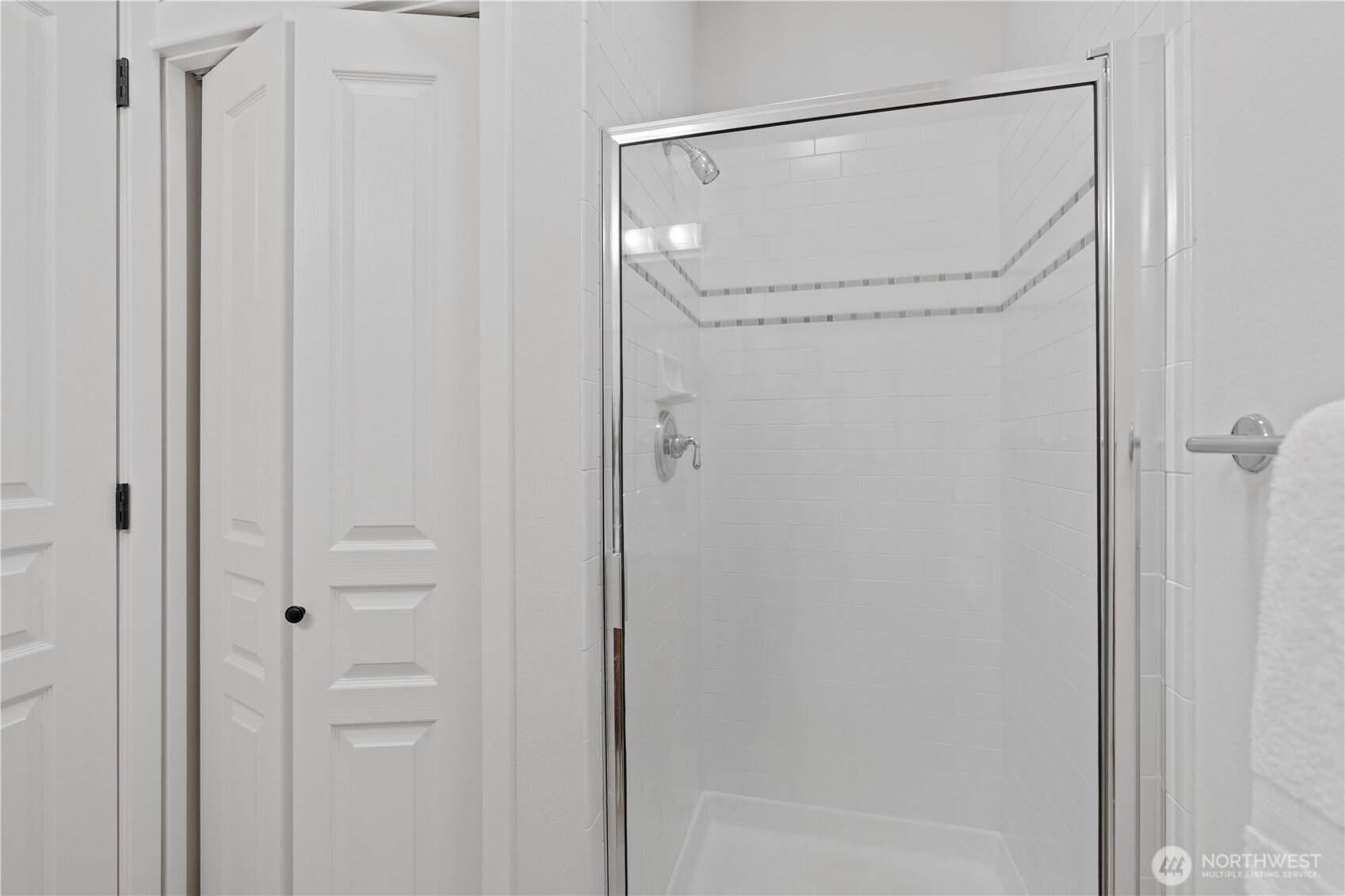 1900 alaskan way Unit: 108