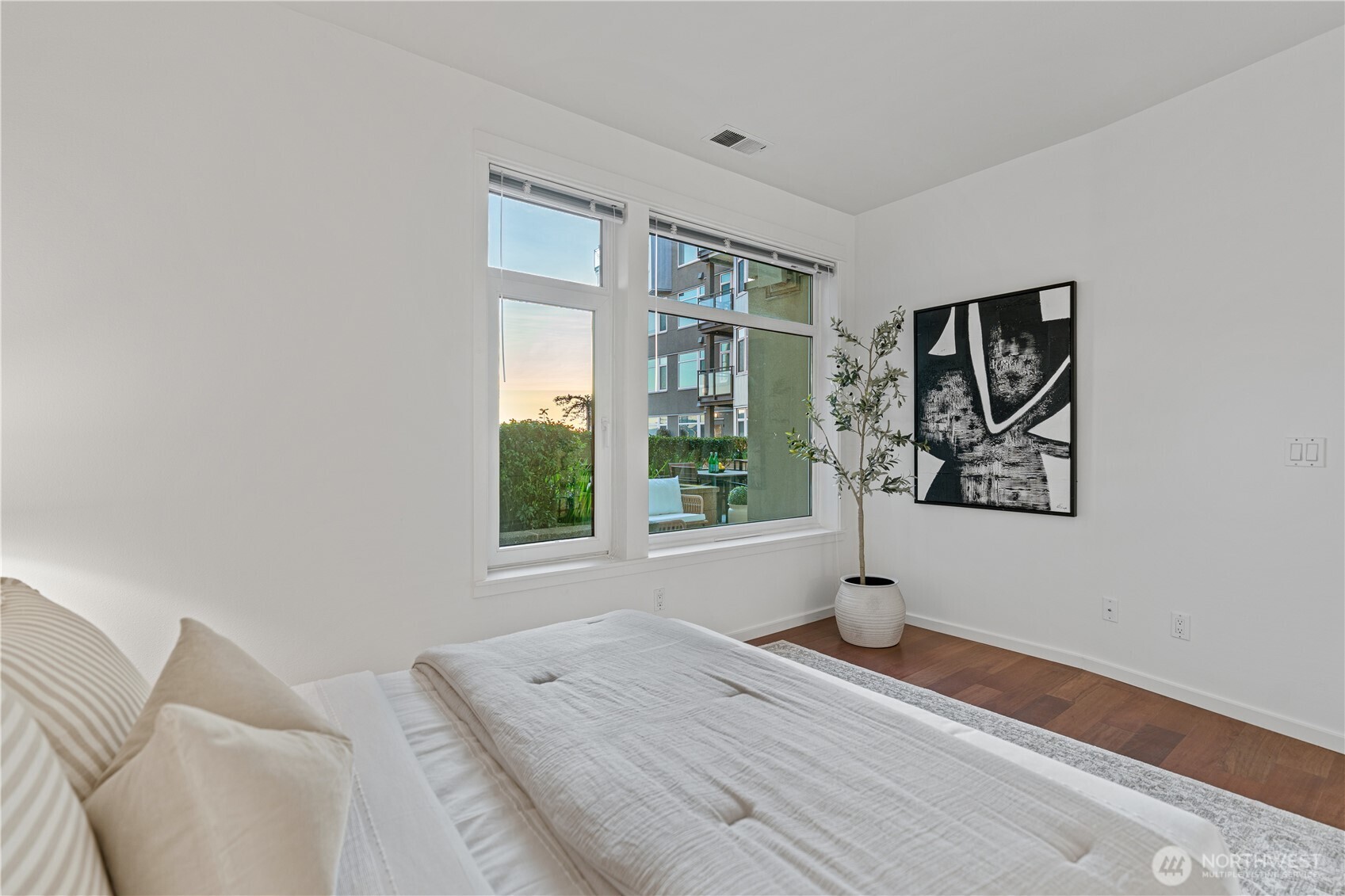 1900 alaskan way Unit: 108