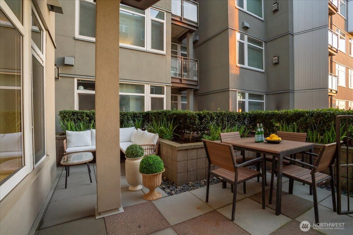 1900 alaskan way Unit: 108