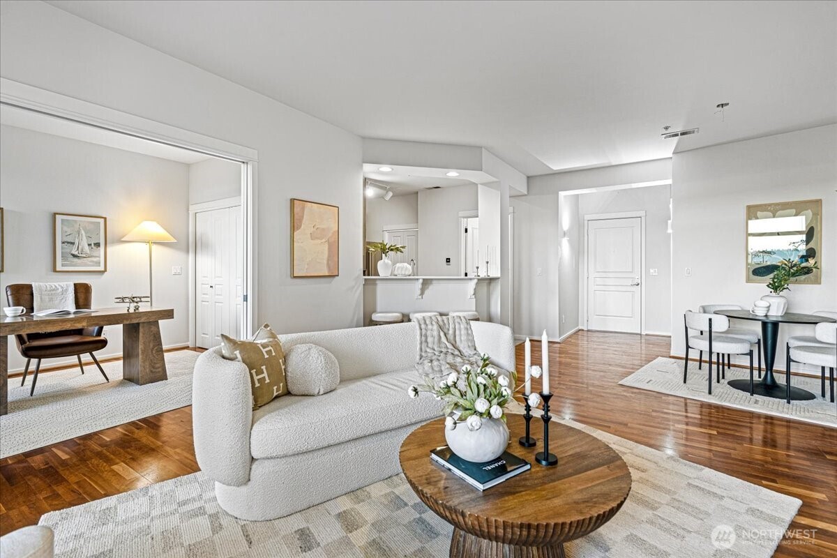 1900 alaskan way Unit: 108