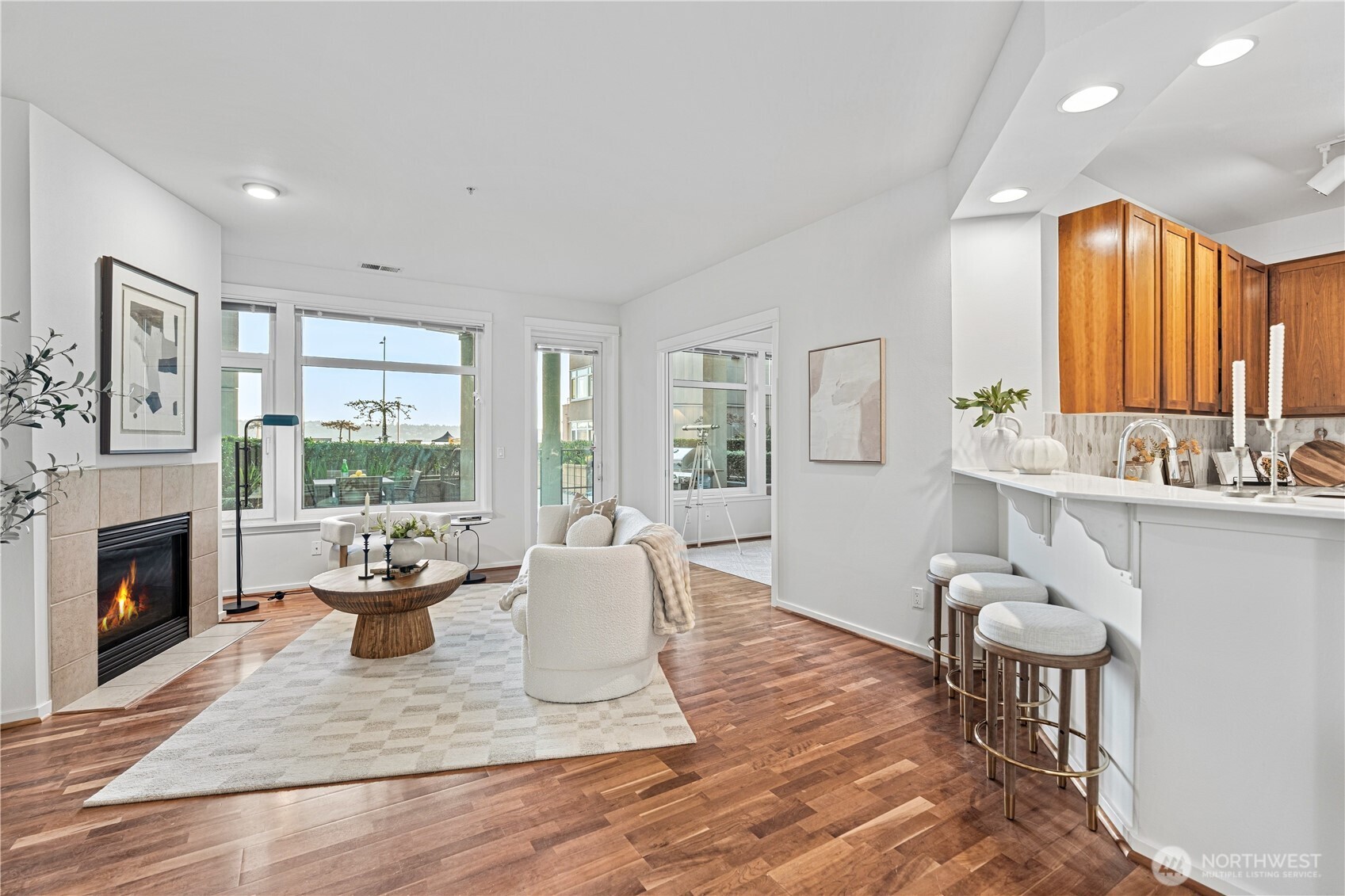 1900 alaskan way Unit: 108