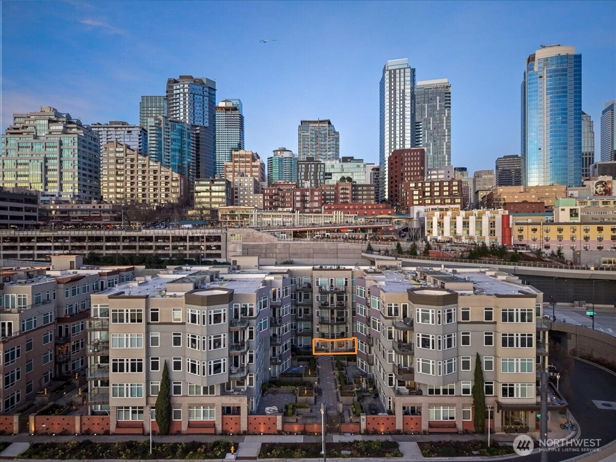 1900 alaskan way Unit: 108