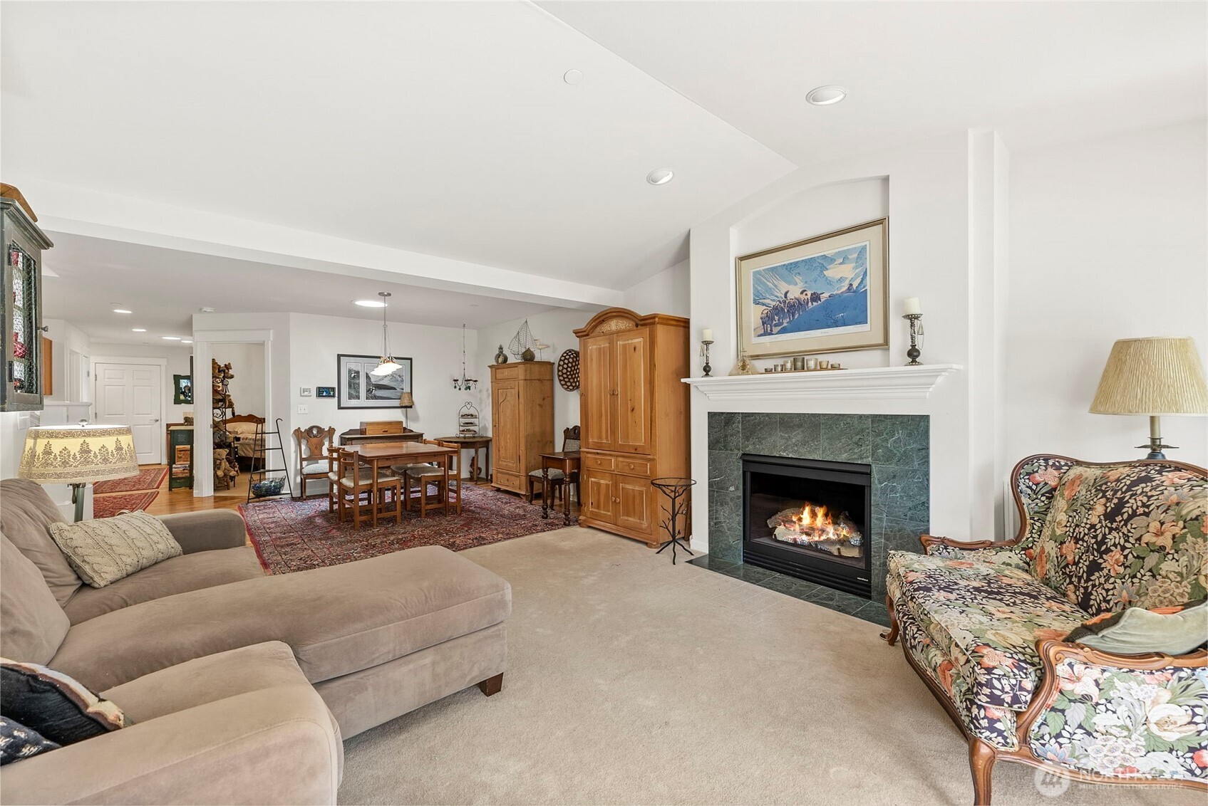 211 E Sterling Drive Unit: B4