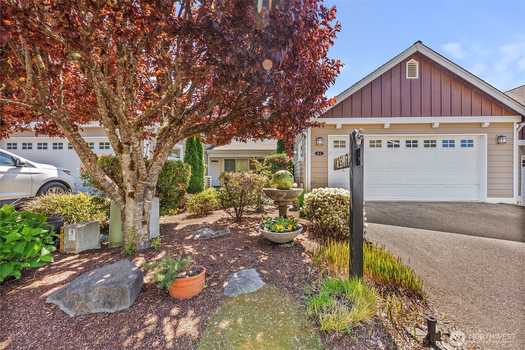 211 E Sterling Drive Unit: B4