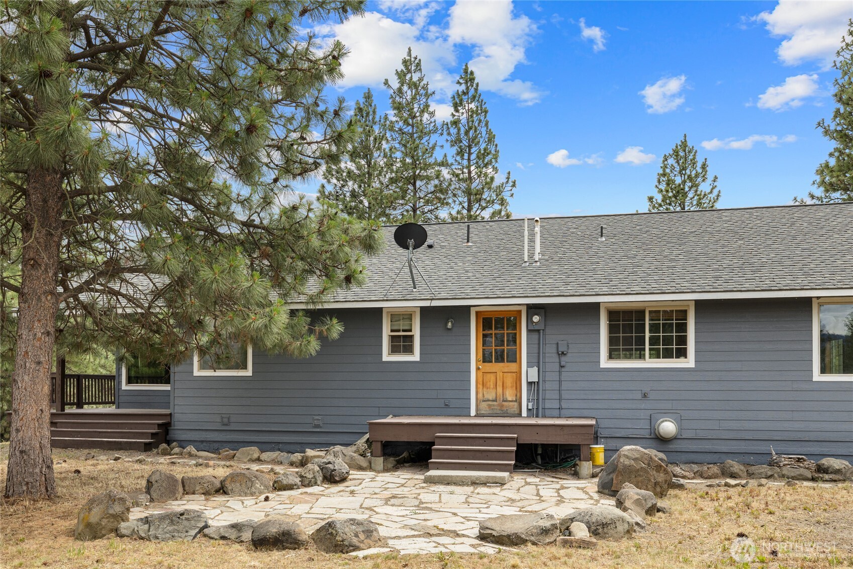 960 Forest Grove
