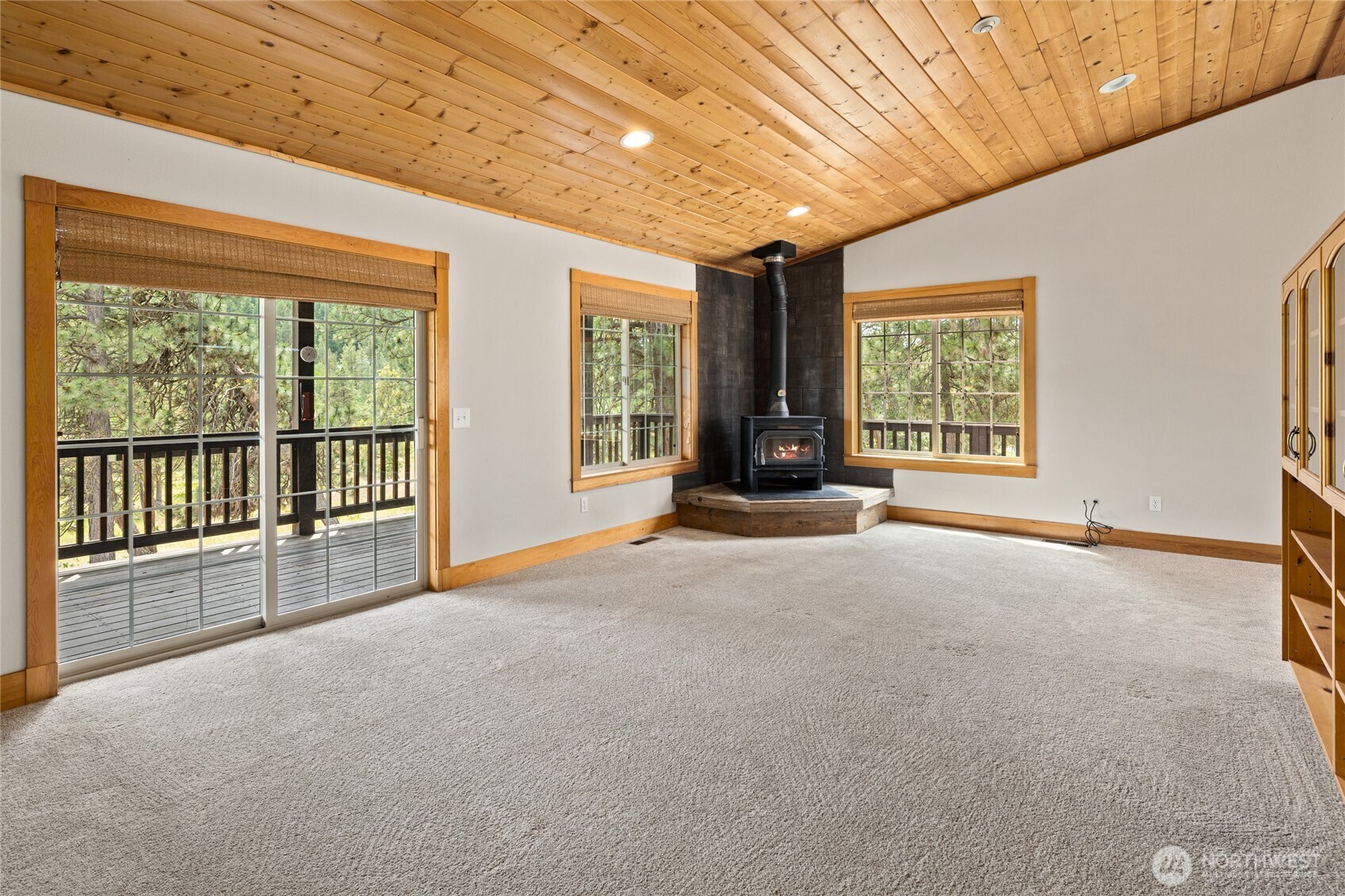960 Forest Grove